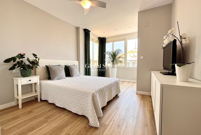 Resale - HOUSE -
PLAYA FLAMENCA - Costa Blanca