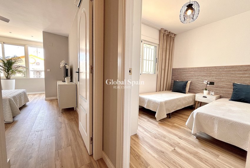 Resale - HOUSE -
PLAYA FLAMENCA - Costa Blanca