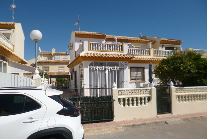 Resale - HOUSE -
PLAYA FLAMENCA - Costa Blanca