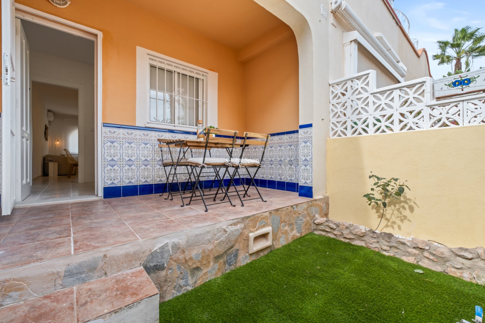 Resale - HOUSE -
PLAYA FLAMENCA - Costa Blanca
