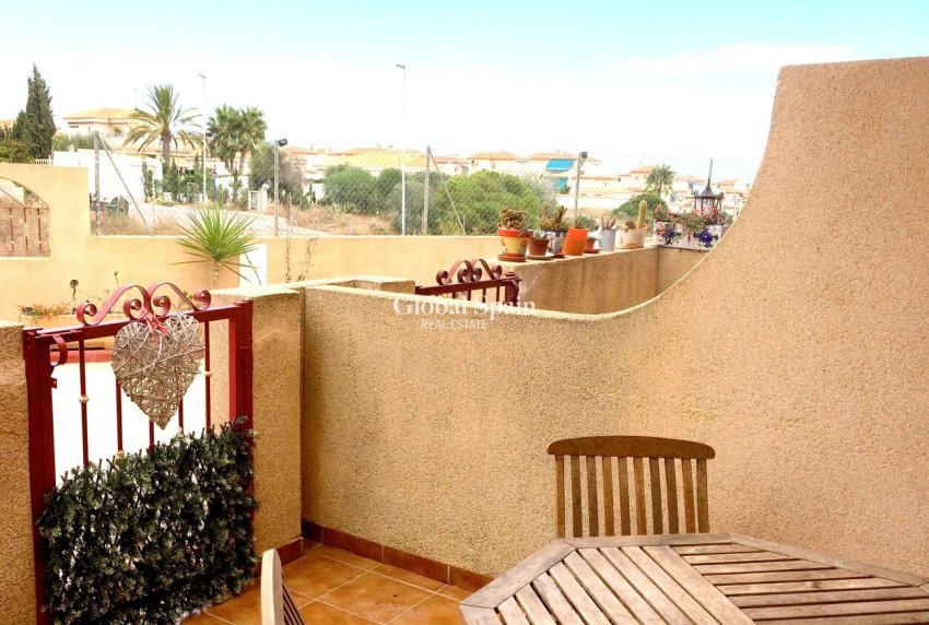 Resale - HOUSE -
PLAYA FLAMENCA - Costa Blanca