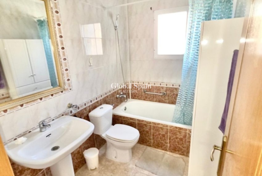 Resale - HOUSE -
PLAYA FLAMENCA - Costa Blanca