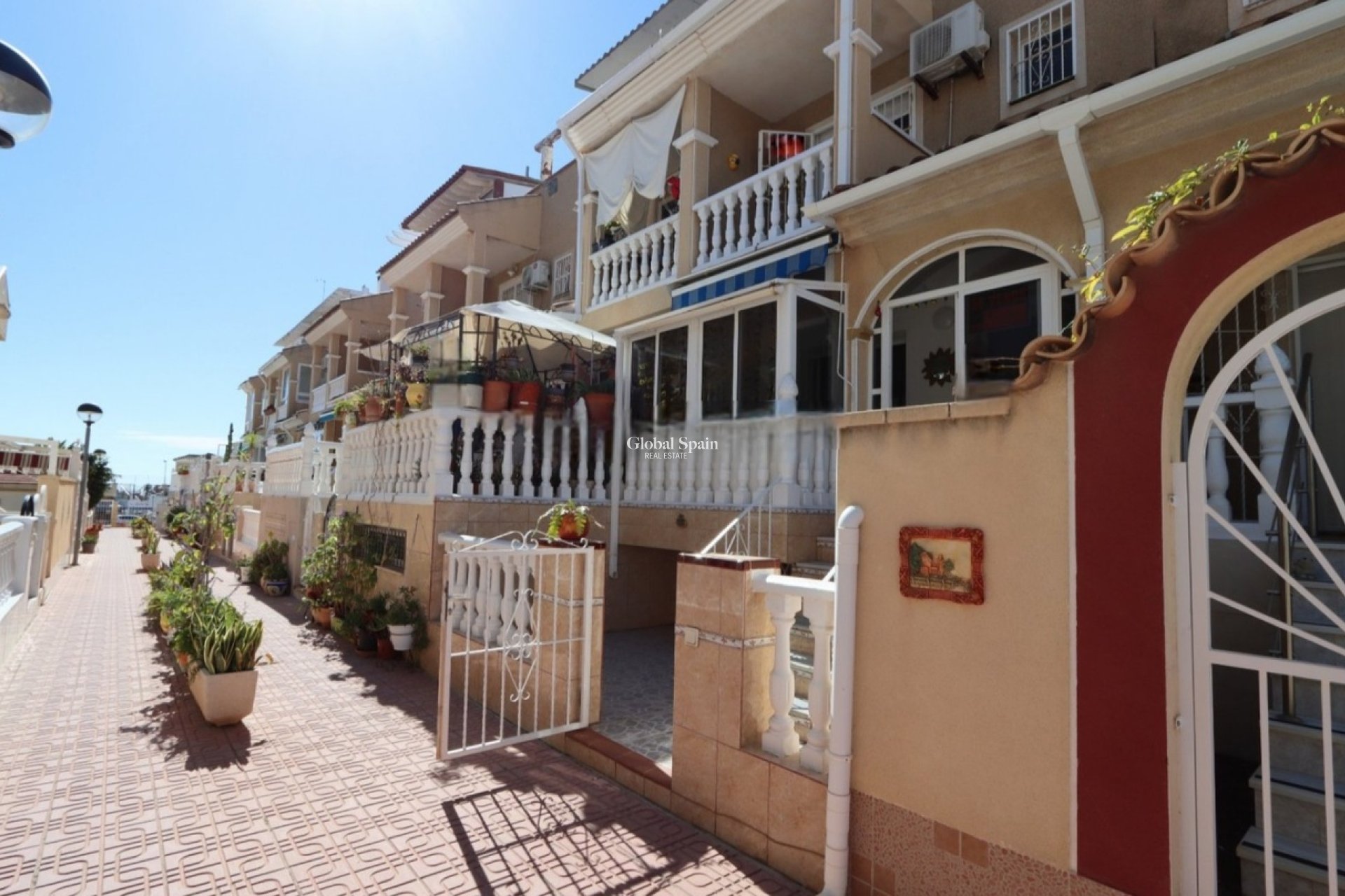 Resale - HOUSE -
PLAYA FLAMENCA - Costa Blanca