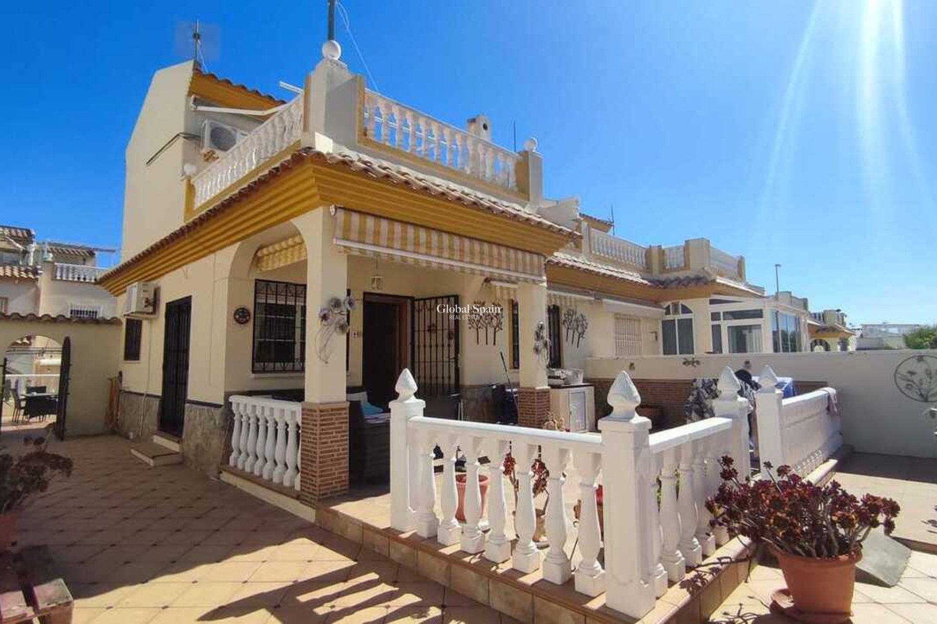 Resale - HOUSE -
PLAYA FLAMENCA - Costa Blanca