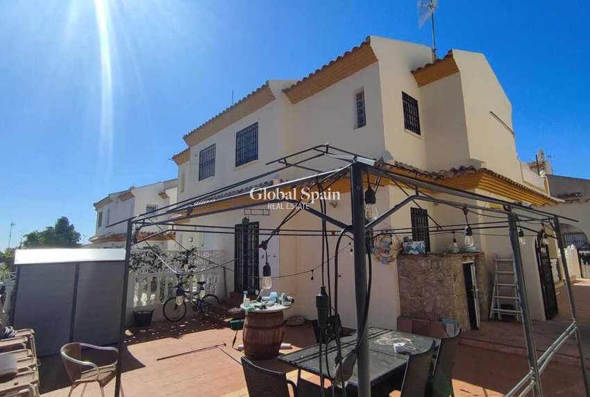 Resale - HOUSE -
PLAYA FLAMENCA - Costa Blanca