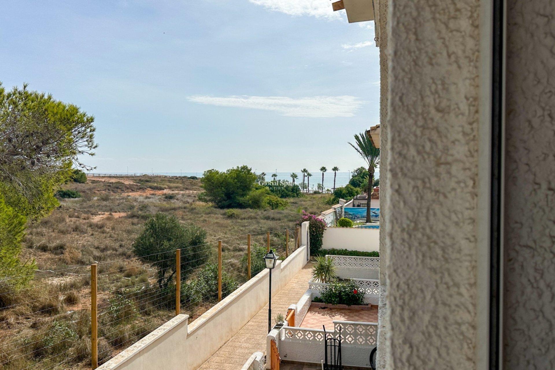 Resale - HOUSE -
PLAYA FLAMENCA - Costa Blanca