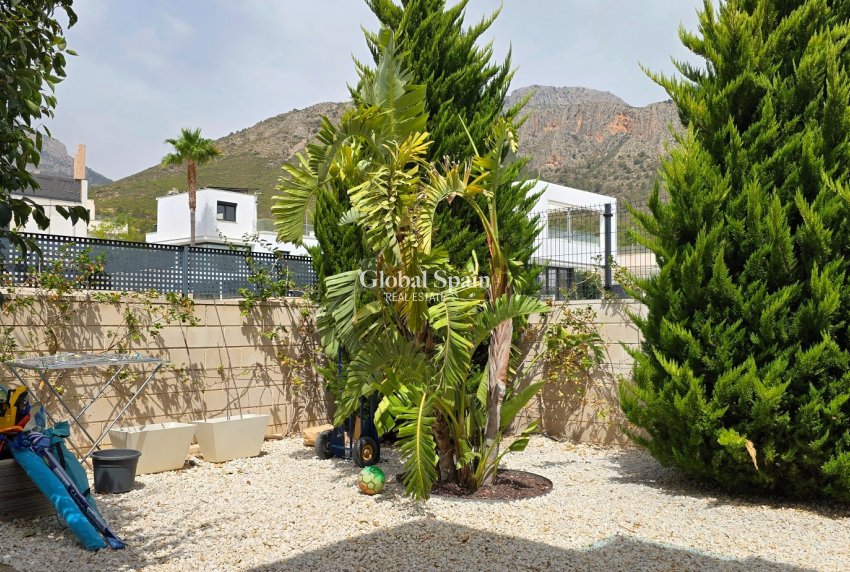 Resale - HOUSE -
POLOP - Alberca