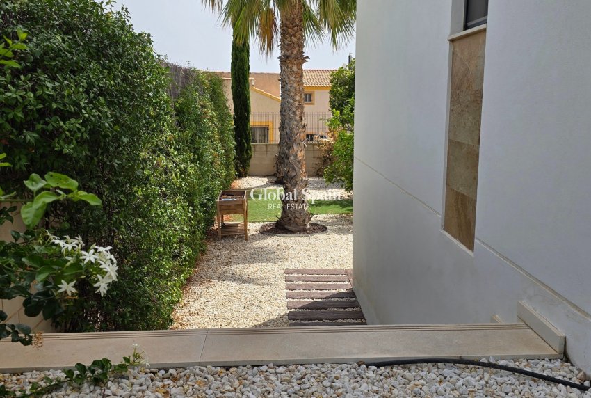 Resale - HOUSE -
POLOP - Alberca
