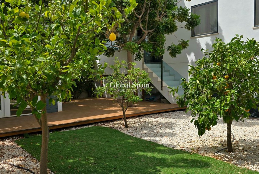 Resale - HOUSE -
POLOP - Alberca