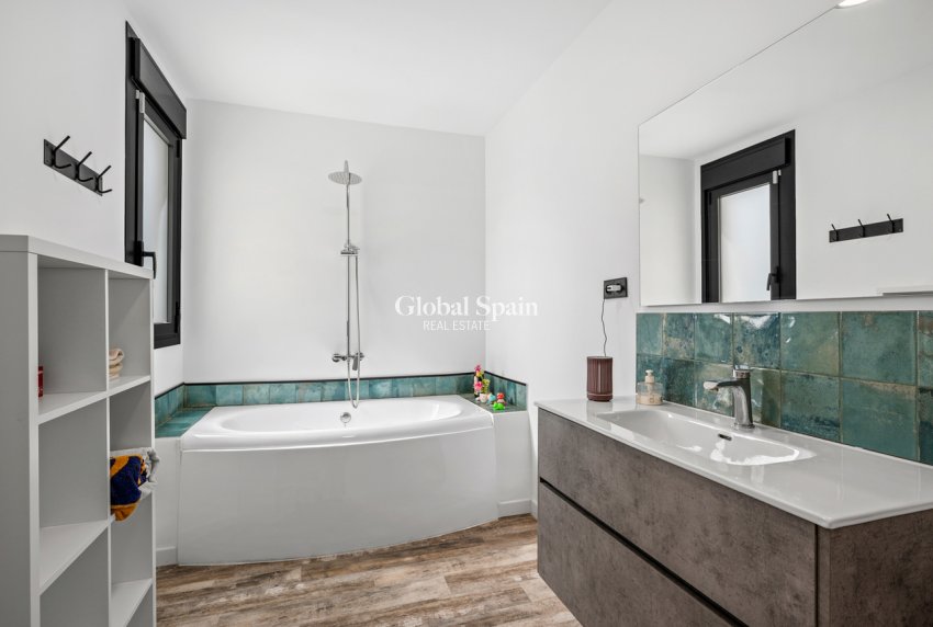 Resale - HOUSE -
PUERTO LUMBRERAS - El Esparragal