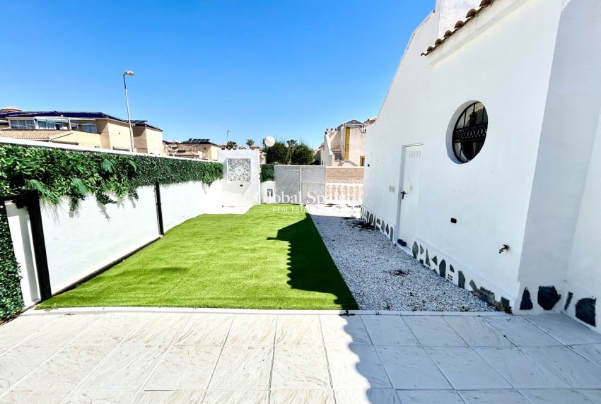 Resale - HOUSE -
PUNTA PRIMA - Costa Blanca