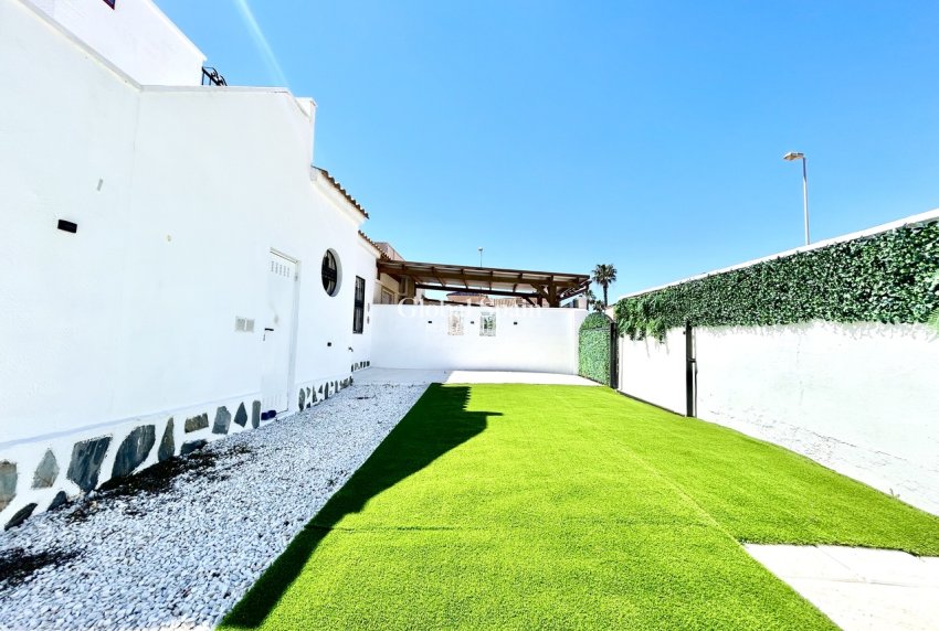 Resale - HOUSE -
PUNTA PRIMA - Costa Blanca