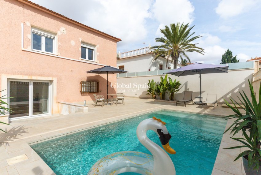Resale - HOUSE -
PUNTA PRIMA - Costa Blanca