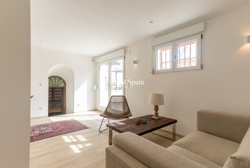 Resale - HOUSE -
PUNTA PRIMA - Costa Blanca