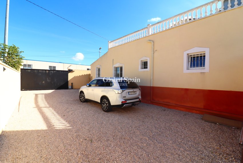 Resale - HOUSE -
Rafal - El Mudamiento