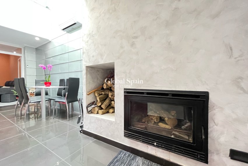 Resale - HOUSE -
RAFELCOFER - Centro