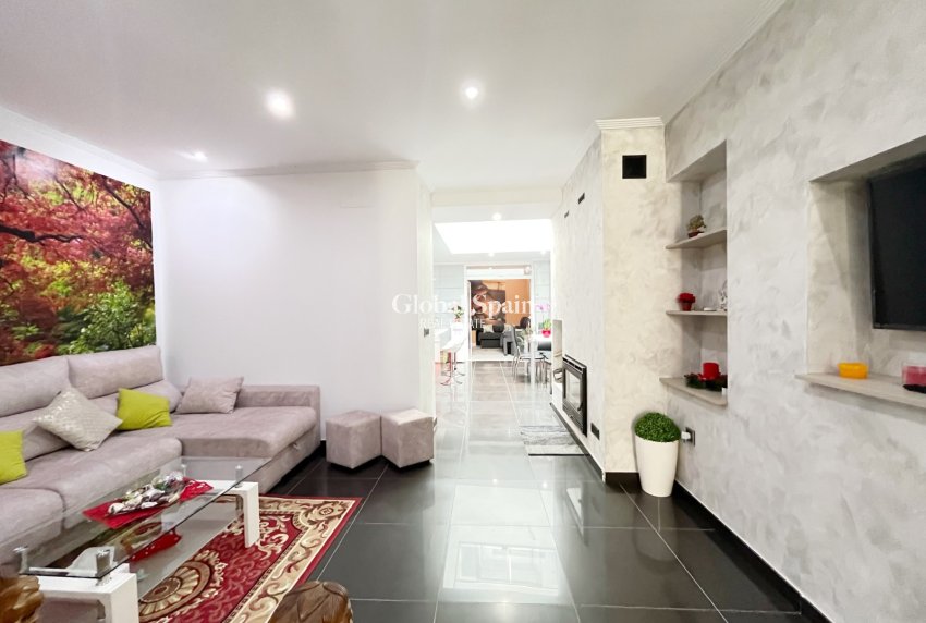 Resale - HOUSE -
RAFELCOFER - Centro