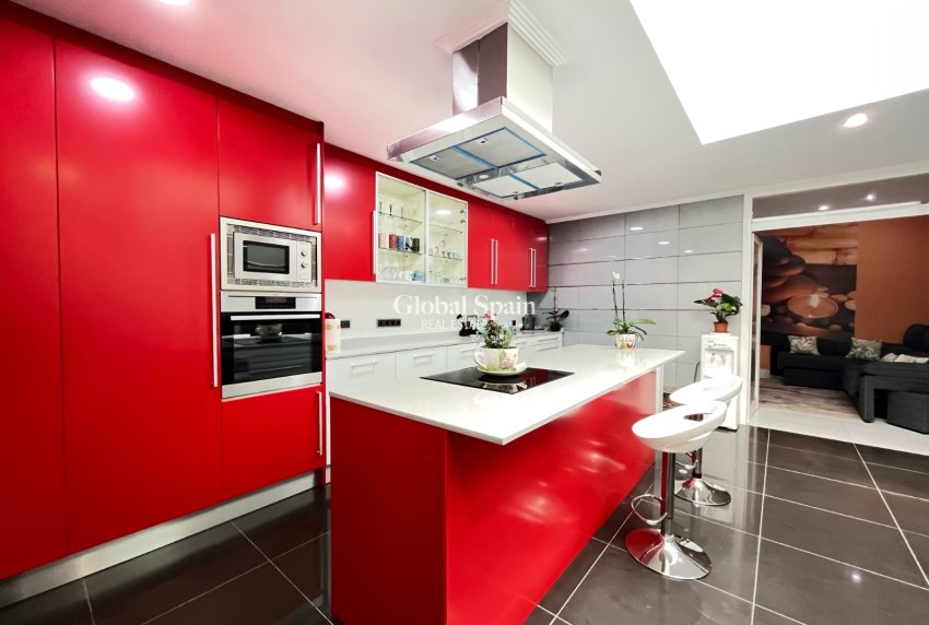 Resale - HOUSE -
RAFELCOFER - Centro