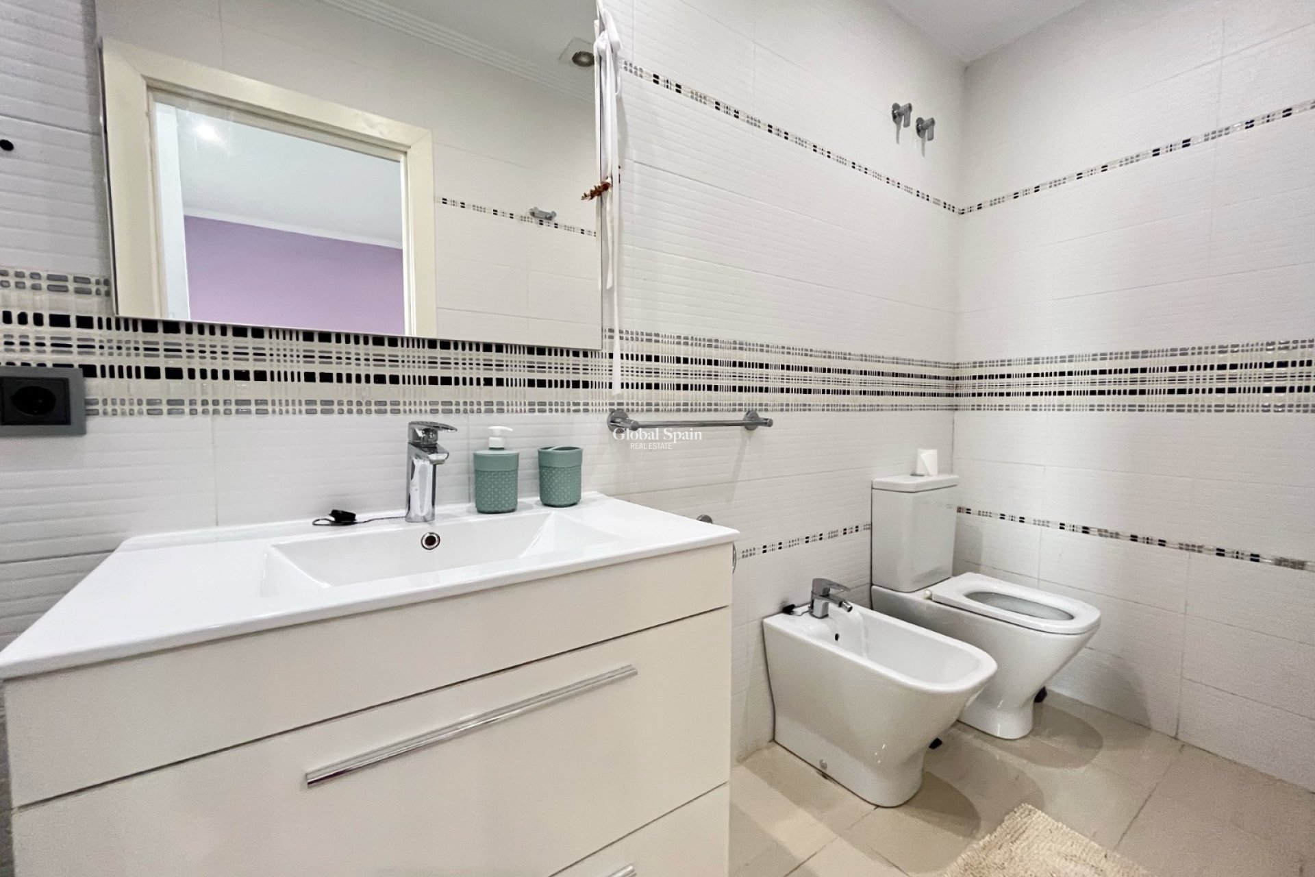 Resale - HOUSE -
RAFELCOFER - Centro