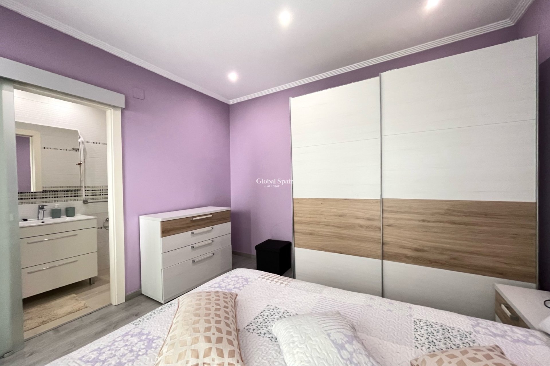 Resale - HOUSE -
RAFELCOFER - Centro