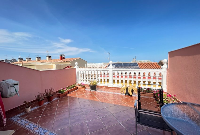 Resale - HOUSE -
RAFELCOFER - Centro