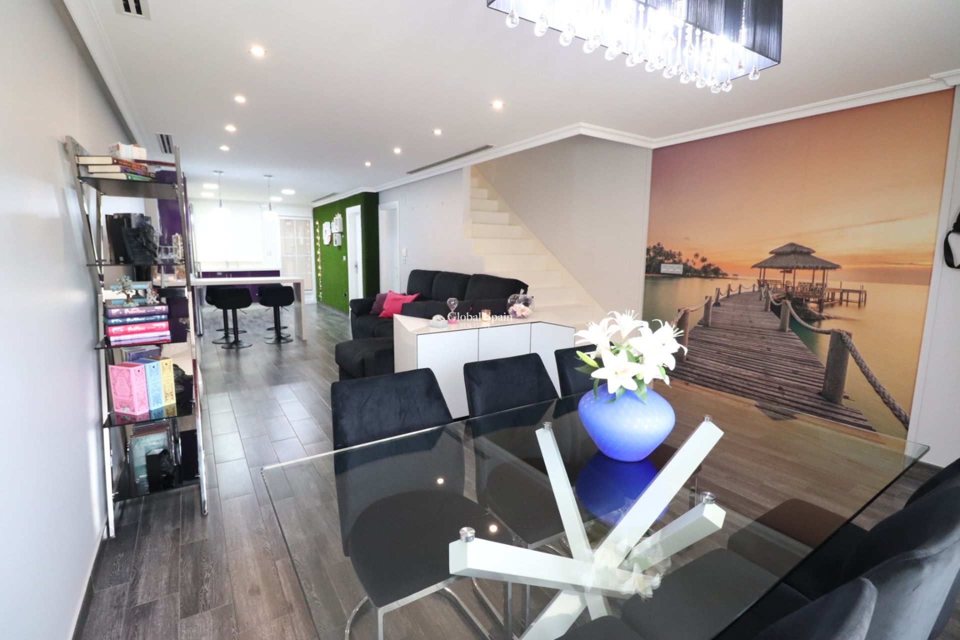 Resale - HOUSE -
Redovan - Redovan - Town