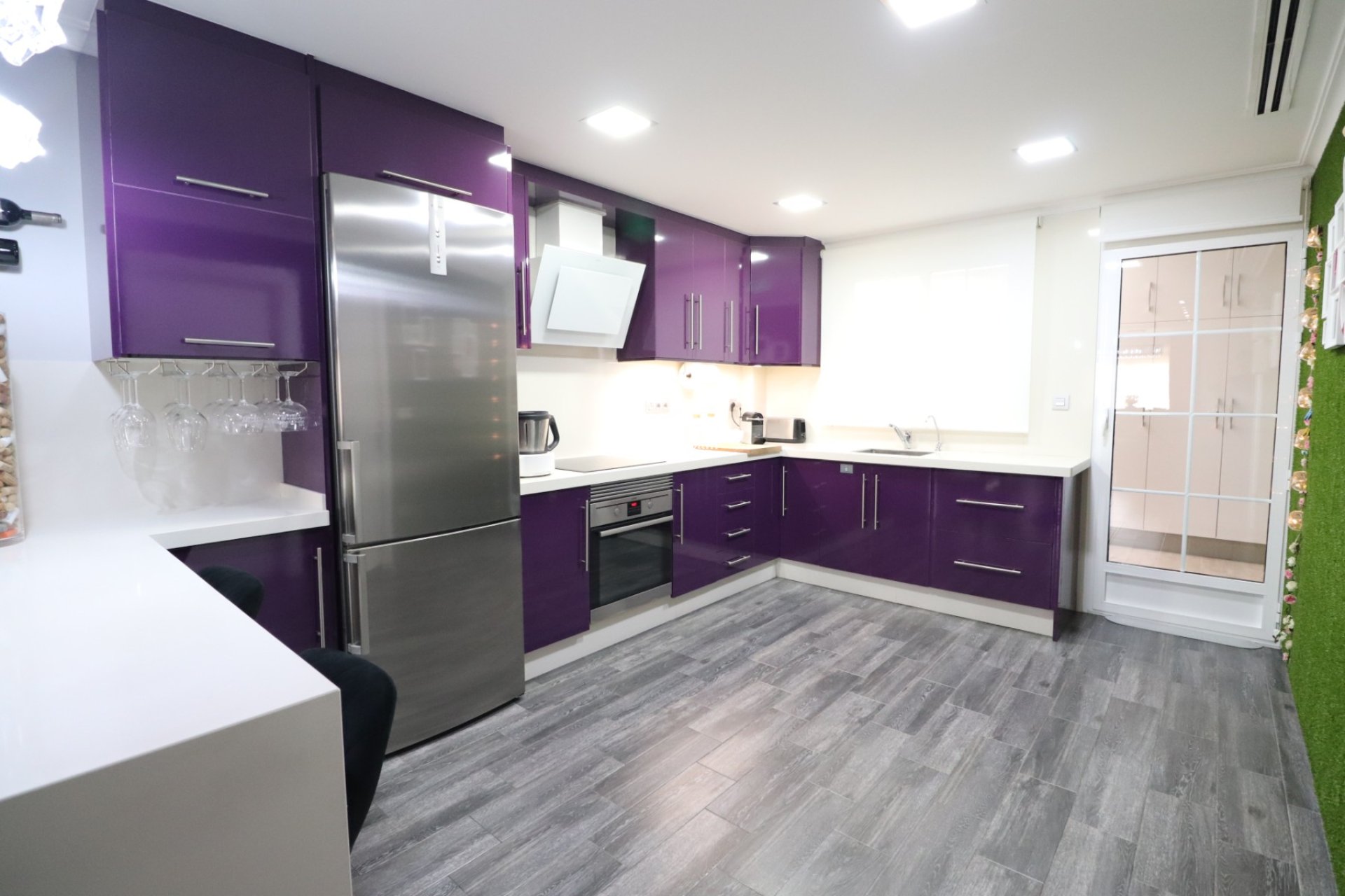 Resale - HOUSE -
Redovan - Redovan - Town