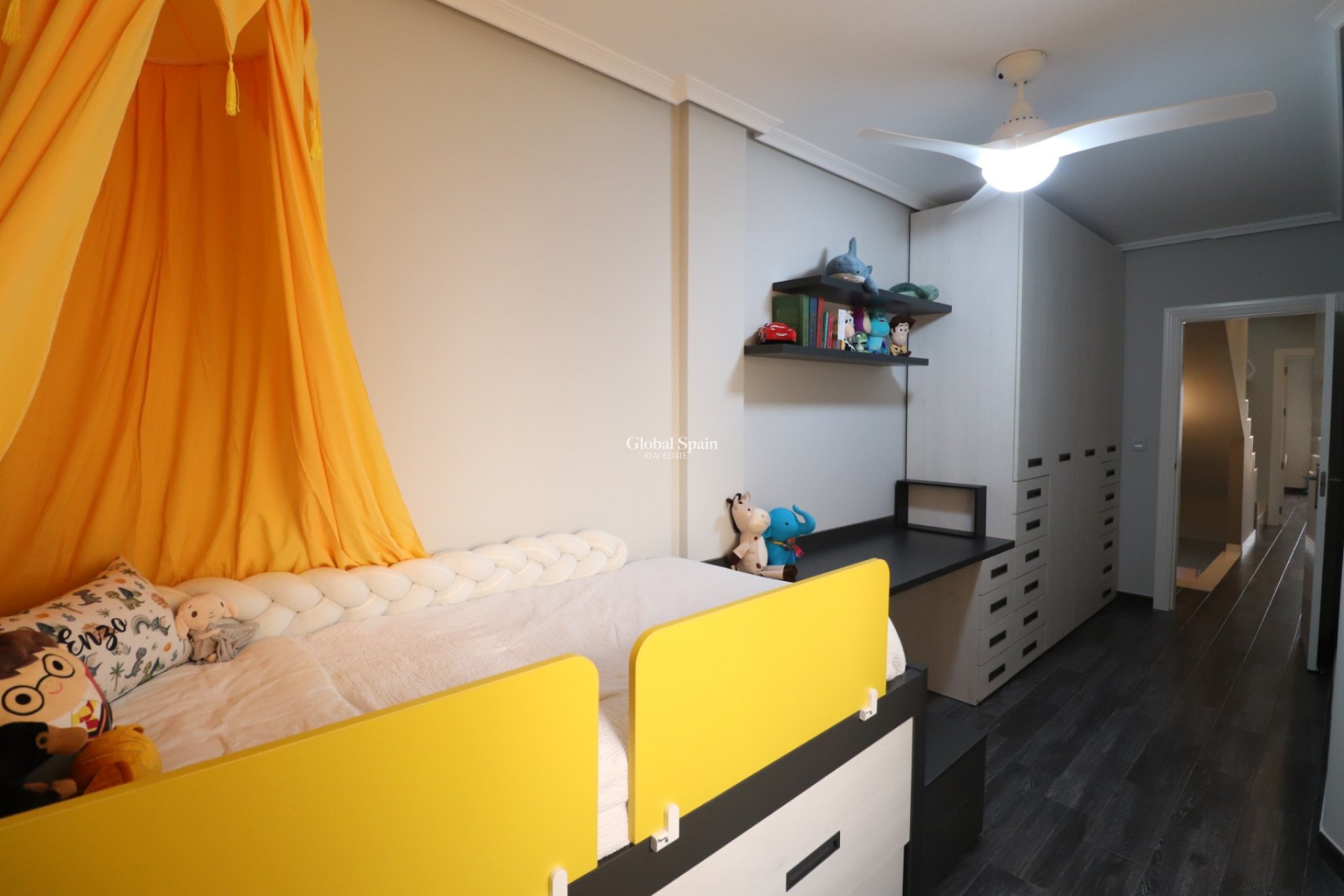 Resale - HOUSE -
Redovan - Redovan - Town