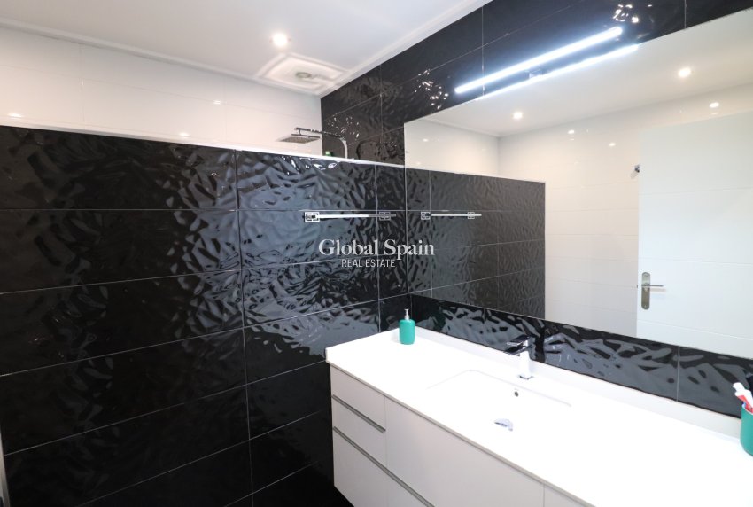 Resale - HOUSE -
Redovan - Redovan - Town