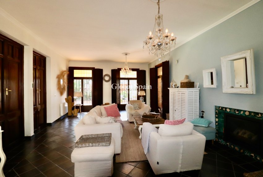 Resale - HOUSE -
ROJALES - Heredades