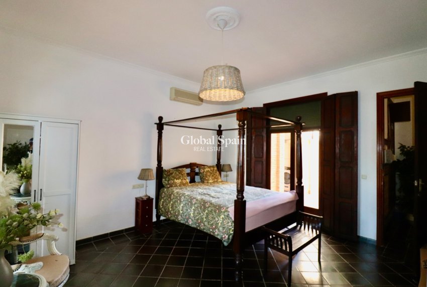 Resale - HOUSE -
ROJALES - Heredades