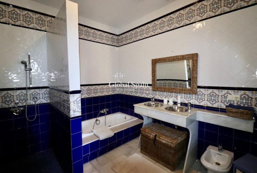 Resale - HOUSE -
ROJALES - Heredades