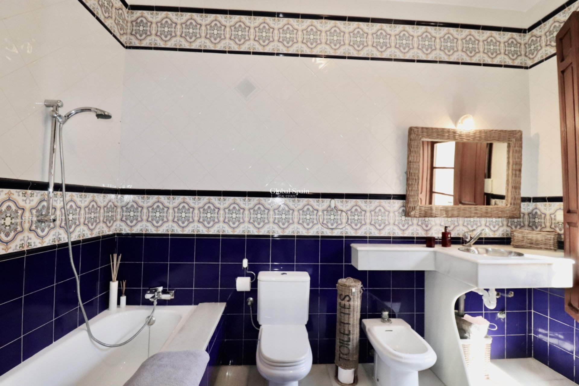 Resale - HOUSE -
ROJALES - Heredades