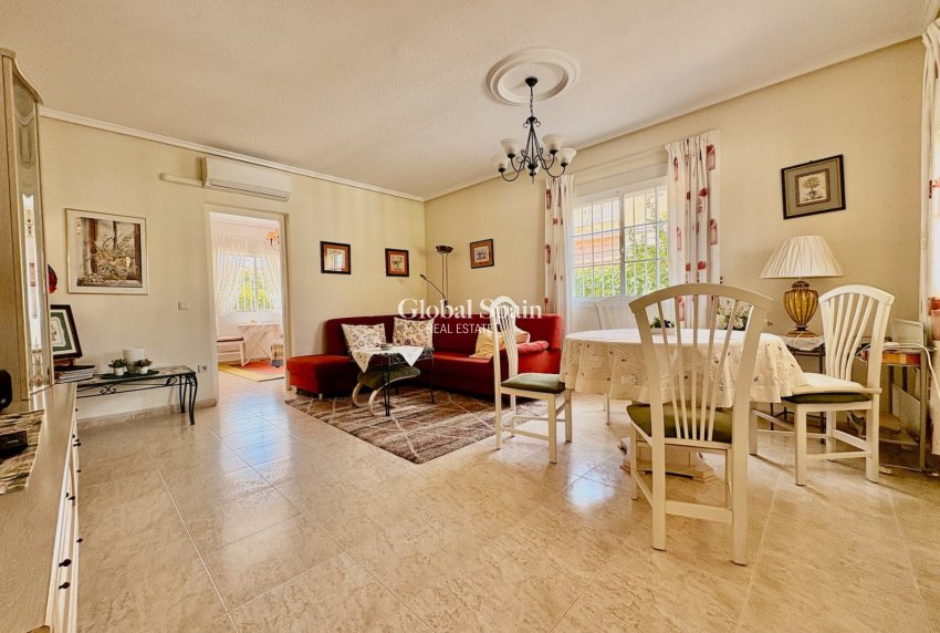 Resale - HOUSE -
ROJALES - Inland