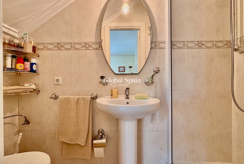 Resale - HOUSE -
ROJALES - Inland