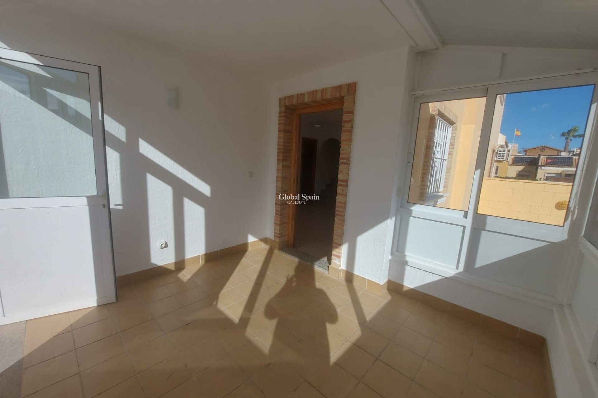 Resale - HOUSE -
ROJALES - Inland