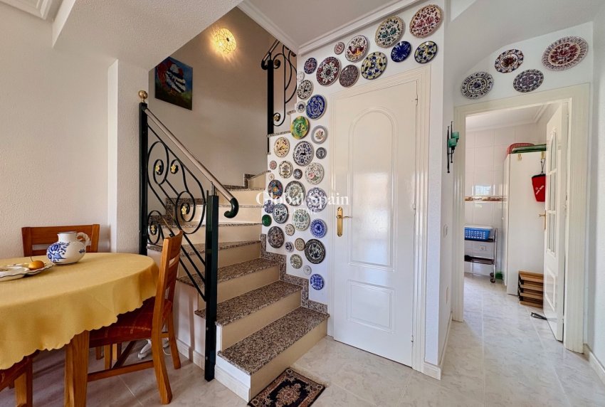 Resale - HOUSE -
ROJALES - Inland