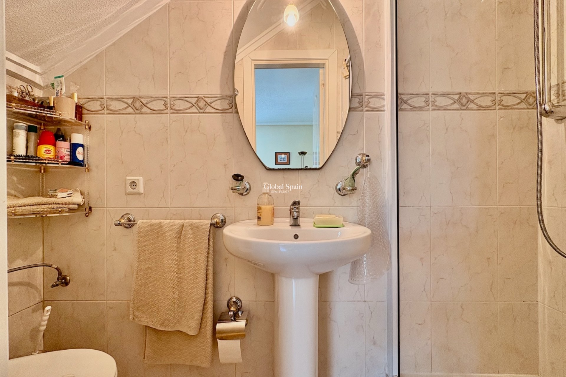 Resale - HOUSE -
ROJALES - Inland