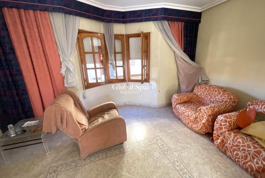 Resale - HOUSE -
ROJALES - Inland