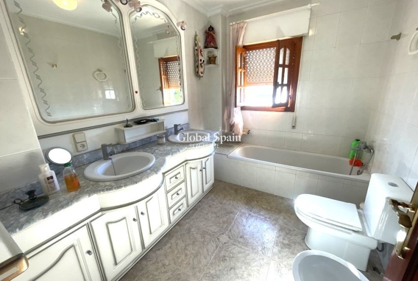 Resale - HOUSE -
ROJALES - Inland