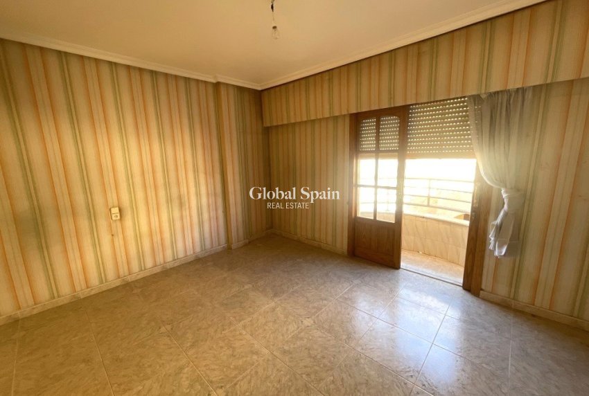 Resale - HOUSE -
ROJALES - Inland