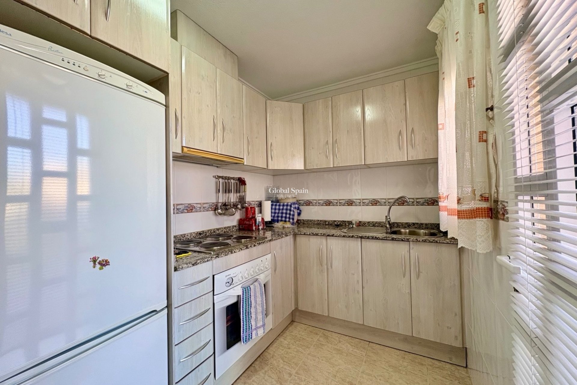 Resale - HOUSE -
ROJALES - Inland