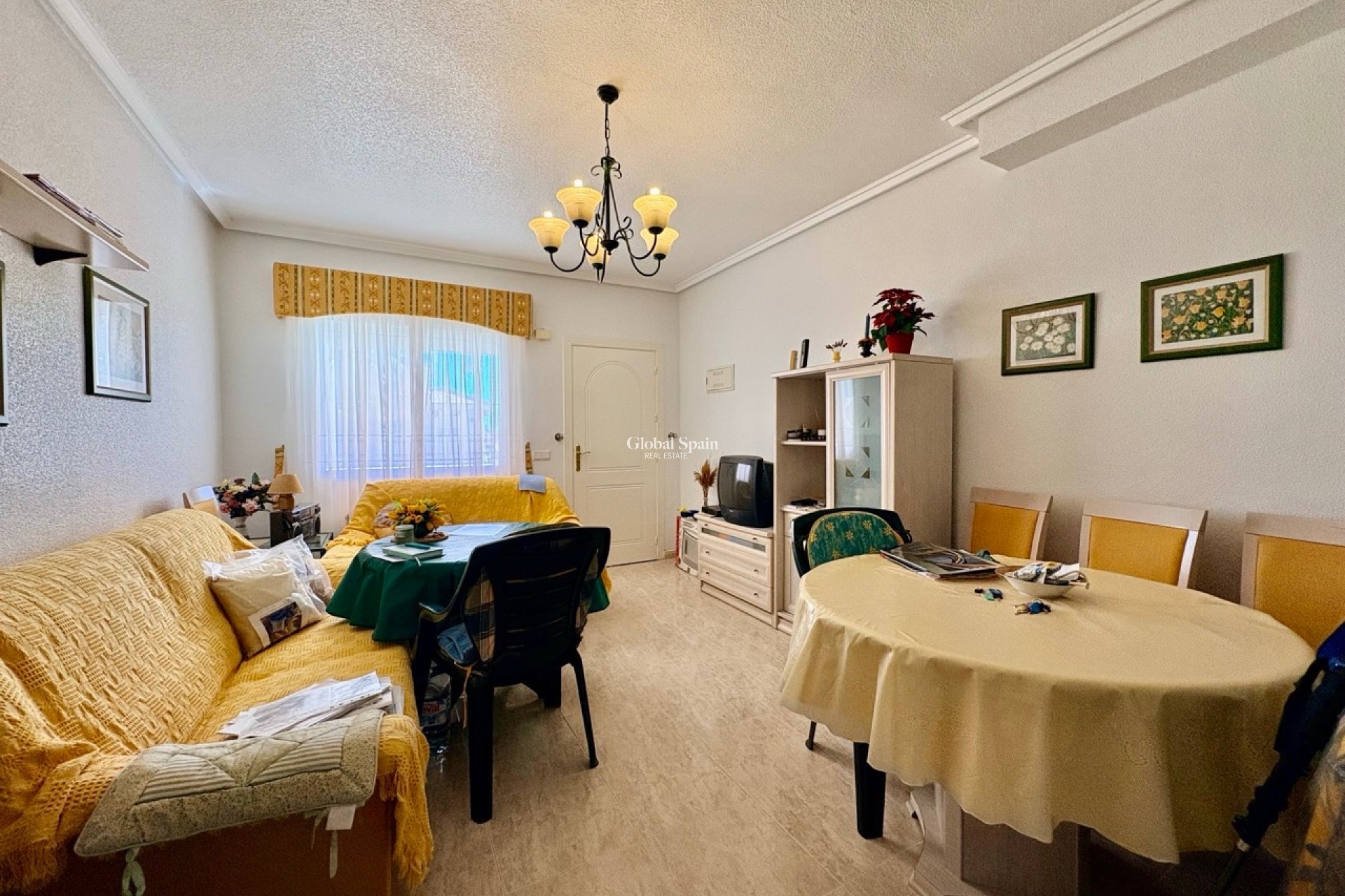 Resale - HOUSE -
ROJALES - Inland
