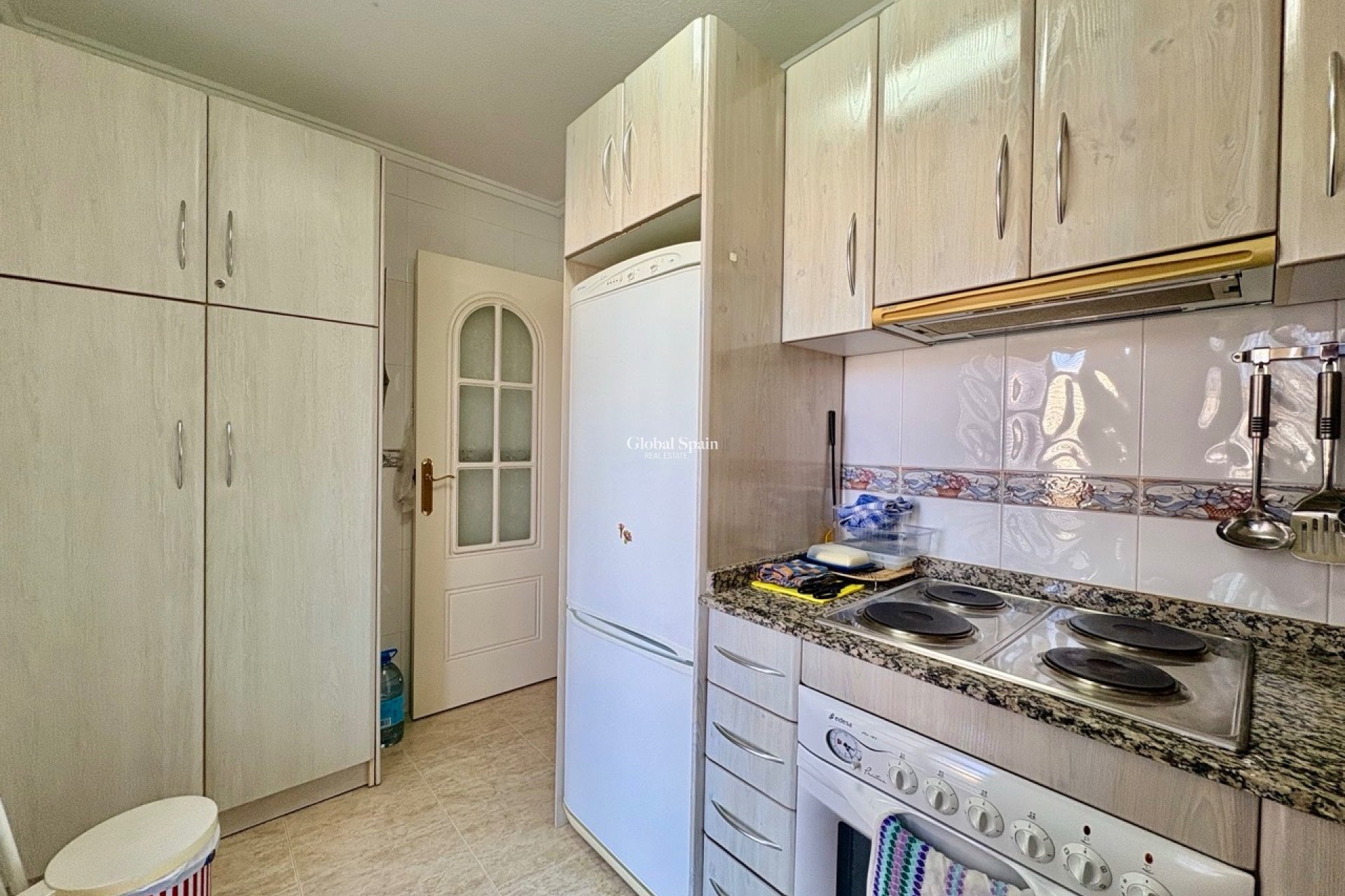 Resale - HOUSE -
ROJALES - Inland