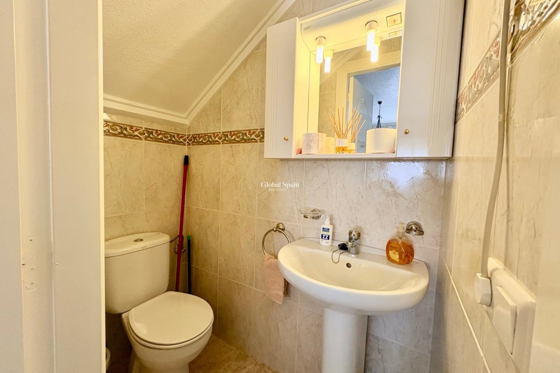 Resale - HOUSE -
ROJALES - Inland