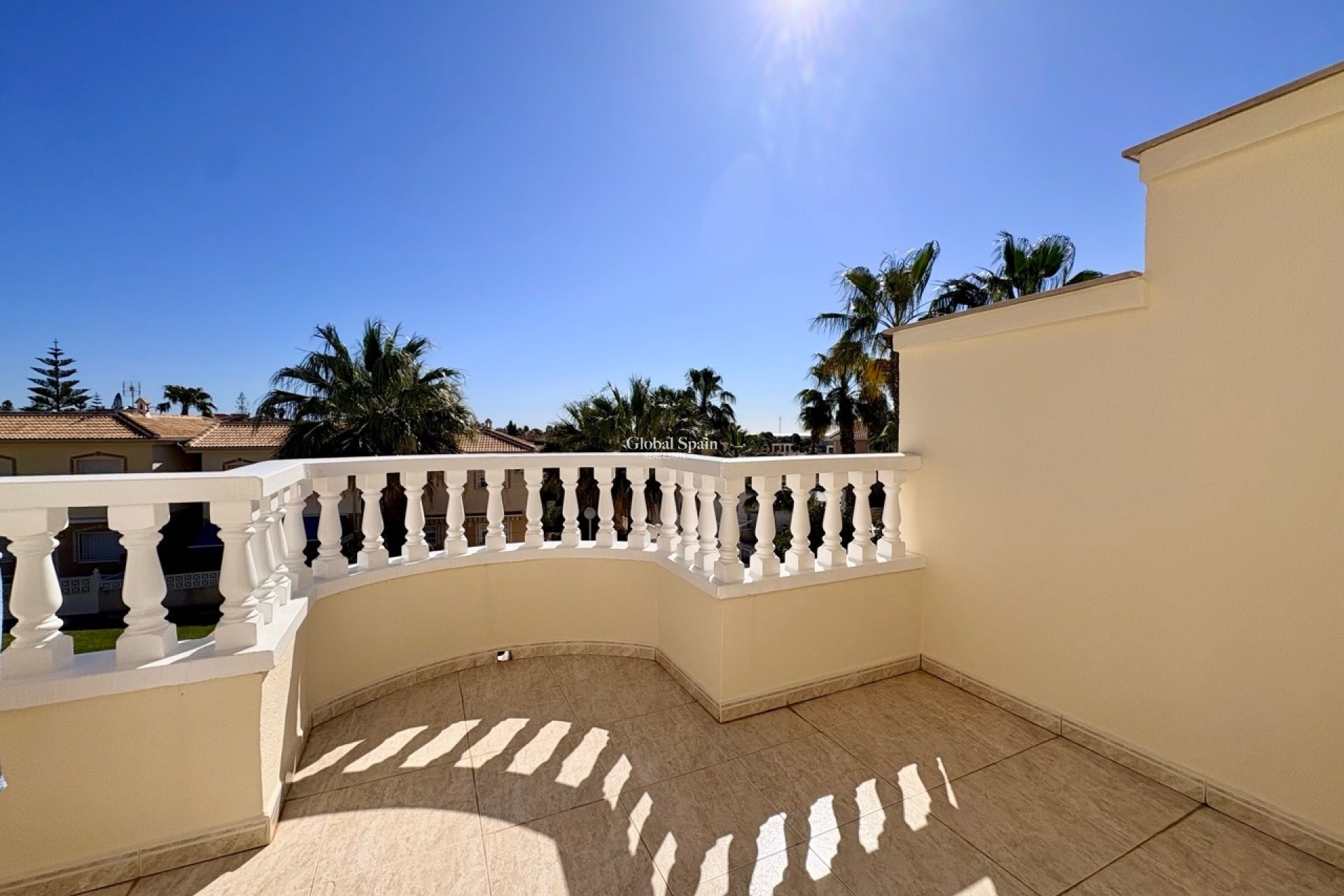 Resale - HOUSE -
ROJALES - Inland