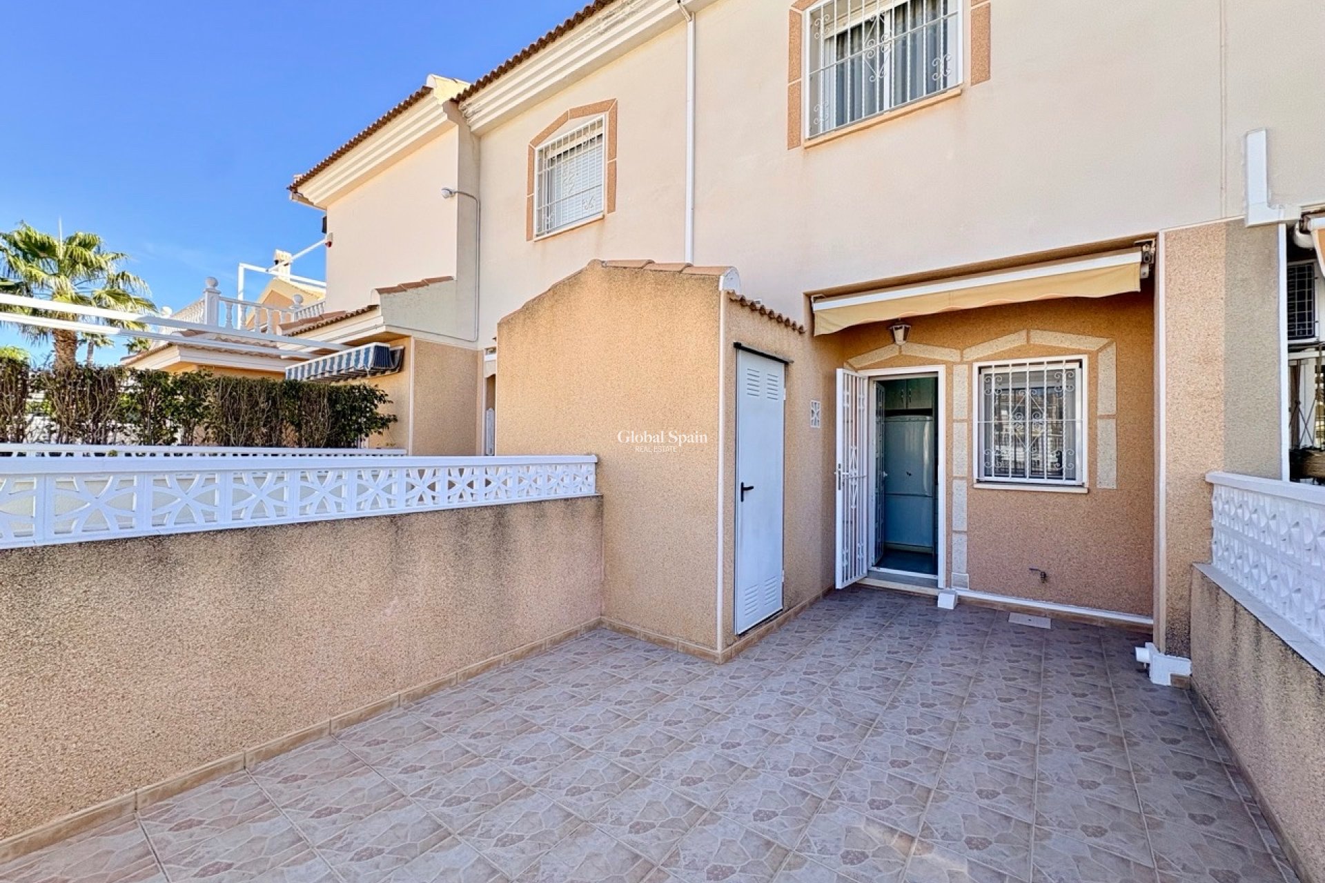 Resale - HOUSE -
ROJALES - Inland