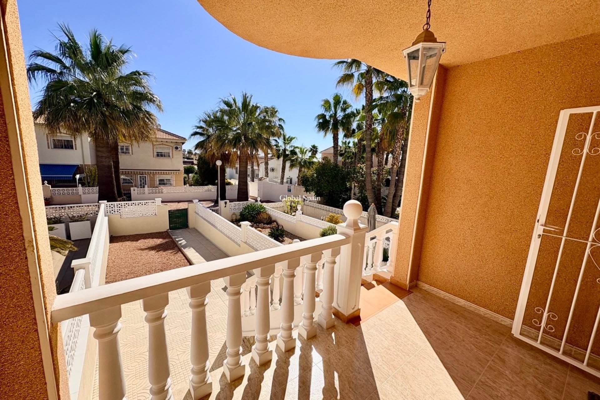 Resale - HOUSE -
ROJALES - Inland