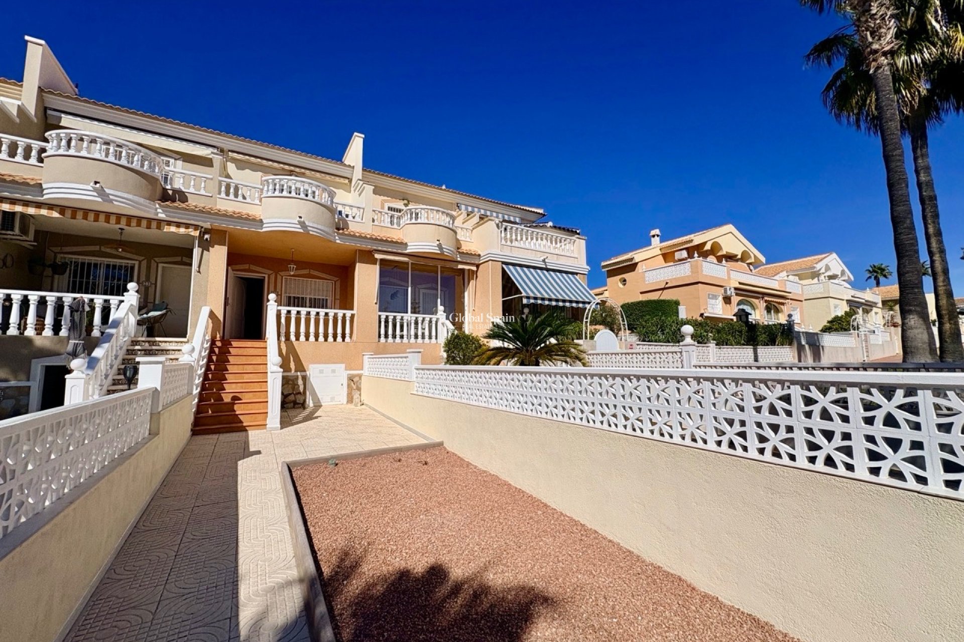 Resale - HOUSE -
ROJALES - Inland