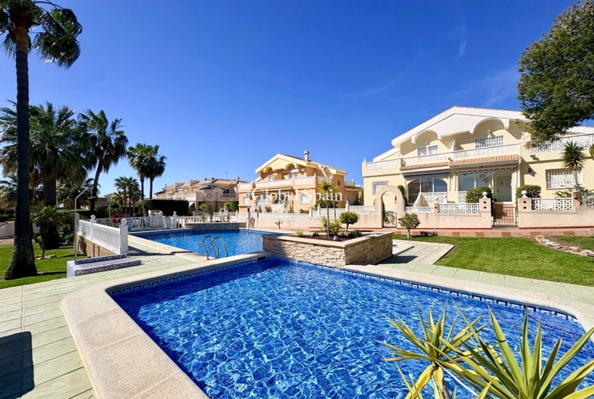 Resale - HOUSE -
ROJALES - Inland